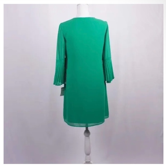 NWT‼️ VINCE CAMUTO Shift Dress with Bell Sleeves Size 12 - Picture 2 of 7